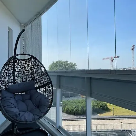 Modern With Sauna, Near Transit Hub/dixi * Vanda