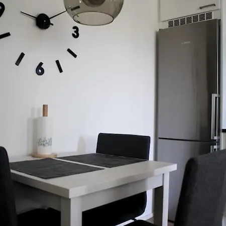 Modern With Sauna, Near Transit Hub/dixi